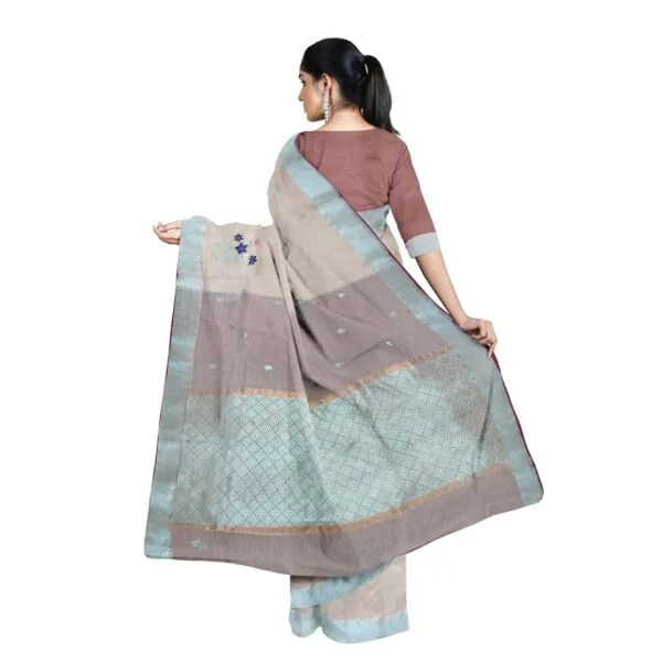 Light Peach Colour Zarikota Saree With Floral Design - Image 3