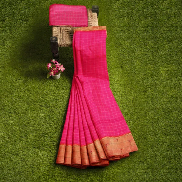 Pink Colour  Triple Muniya Paithani Silk Saree With Checks Design And Beautiful Peacock And Floral Design Pallu - Image 4