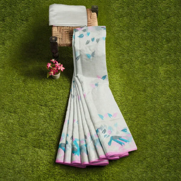 White Colour Dhaka  Jamdani Saree With Beautiful Floral And Peacock Design - Image 4