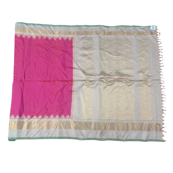 Pink and beige colour gadwal pattu silk saree with beautiful temple border - Image 4