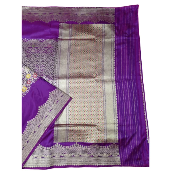 Purple colour Banarasi silk saree with beautiful scallop border - Image 2